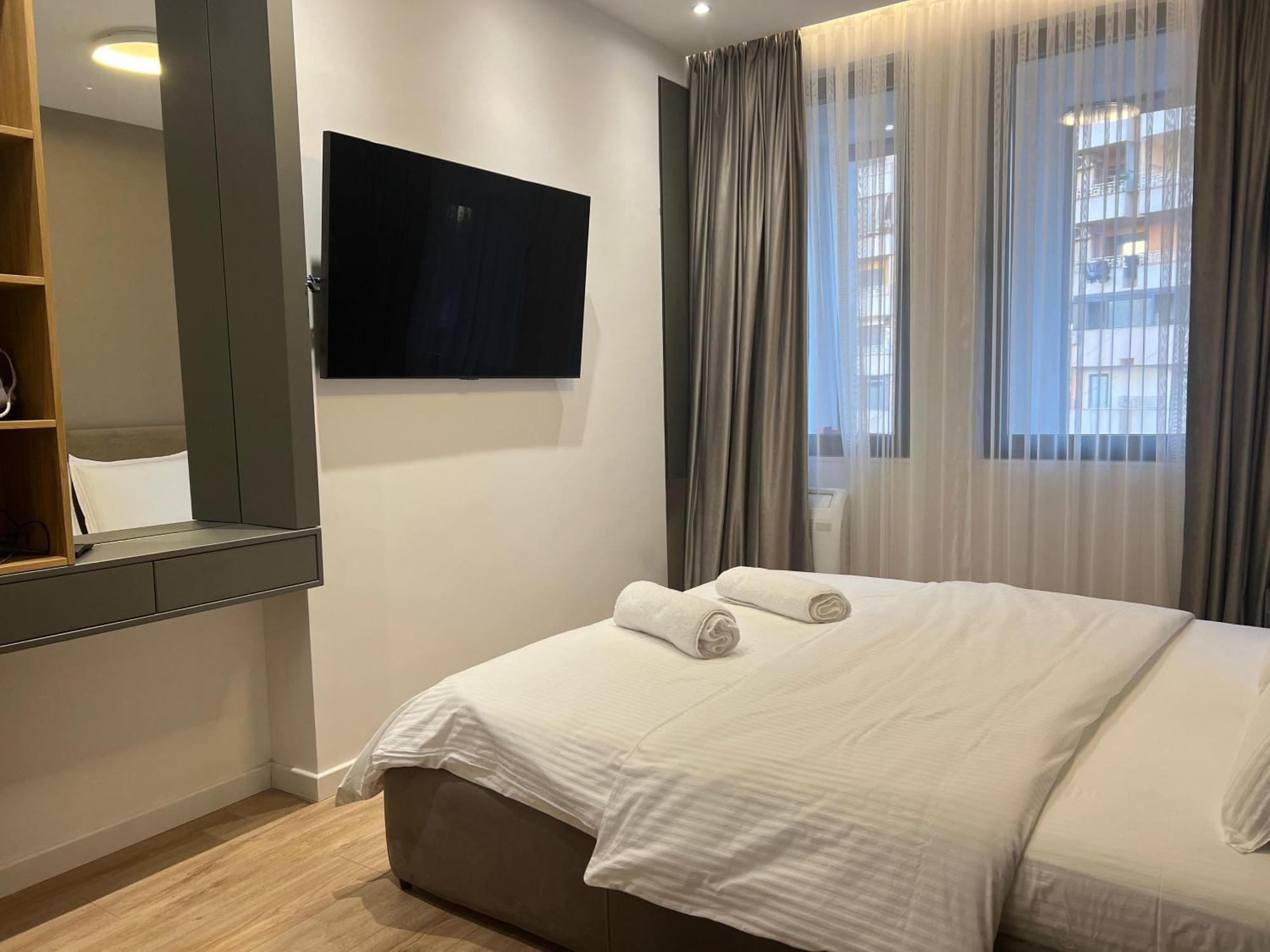 Hera Tirana Suite Deluxe Exteriör bild